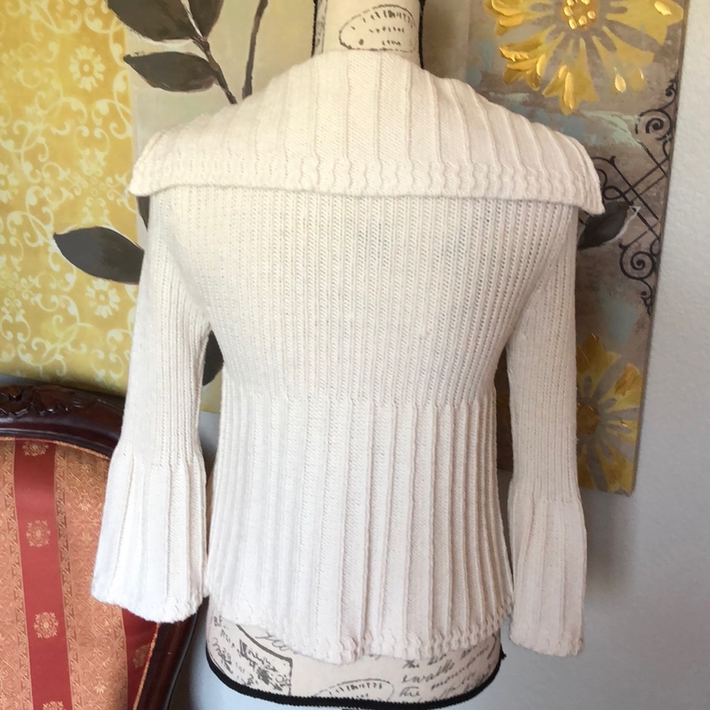 Cropped Sweater. - Picture 6 of 6